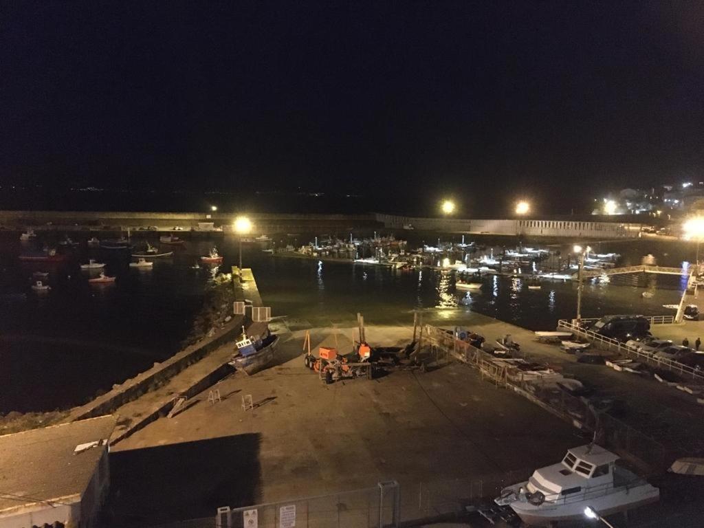 Apartamento Vista Al Puerto De Finisterre Bagian luar foto